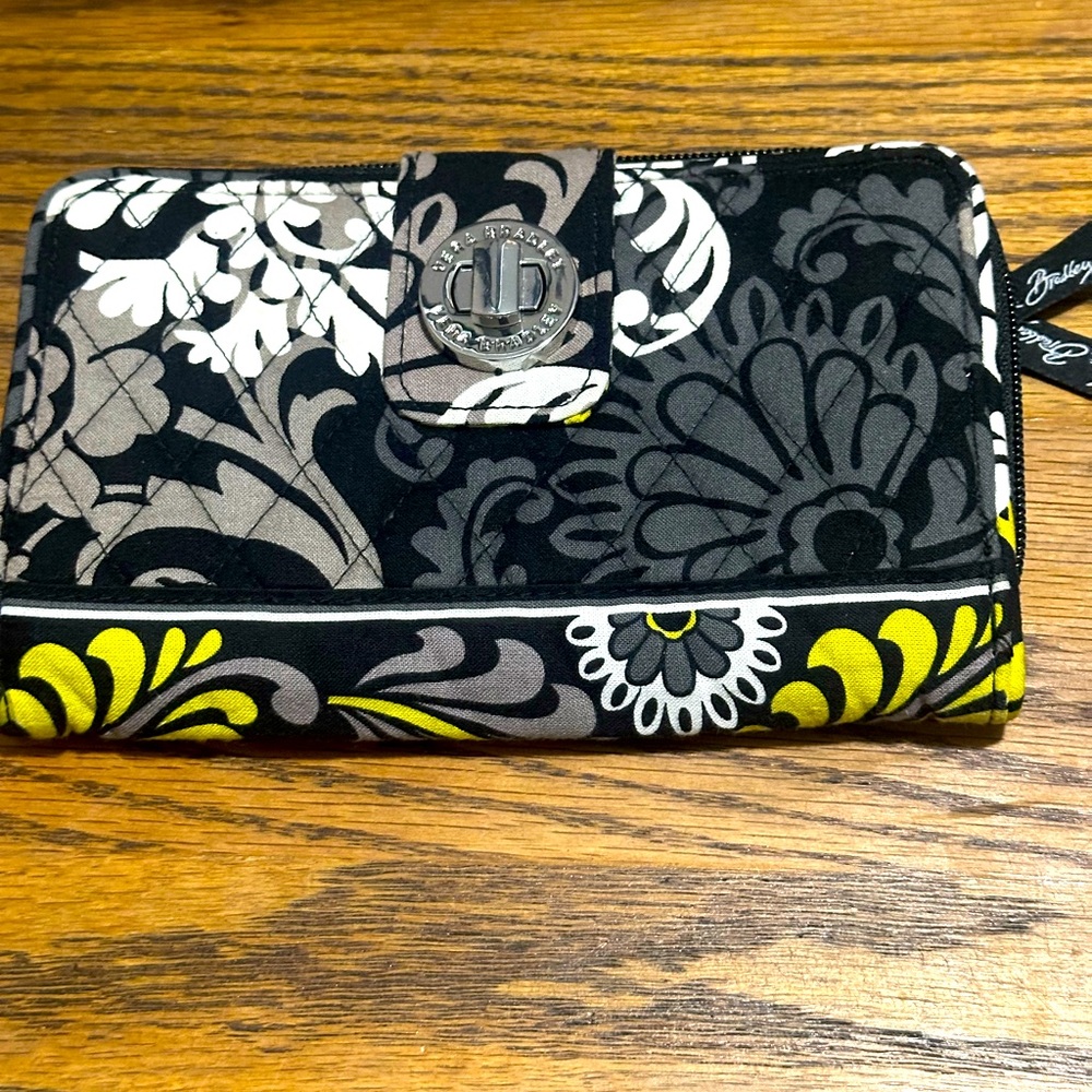 EUC - Vera Bradley Long Wallet